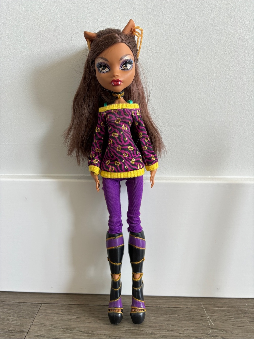 Monster High School’s Out 2011 Clawdeen Wolf Doll with Diary - Picture 2 of 11